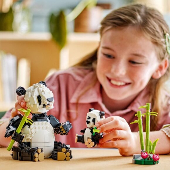 LEGO Creator Wild Animals Panda Family, 3 in 1 set Panda Orca Penguin 626 Pieces - Picture 3 of 4